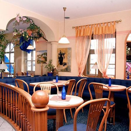 Hotel Zum Grunen Baum Plattling Esterno foto
